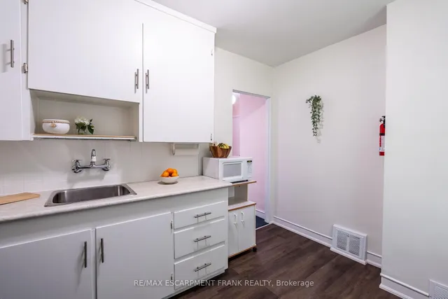 Additional image 24 of 218 East 27th St