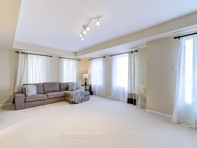 Additional image 13 of 220 Magurn Gate