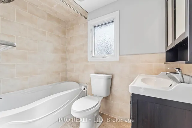 Additional image 16 of 35 Barrington Cres