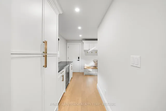 Additional image 21 of 360 Claremont Cres