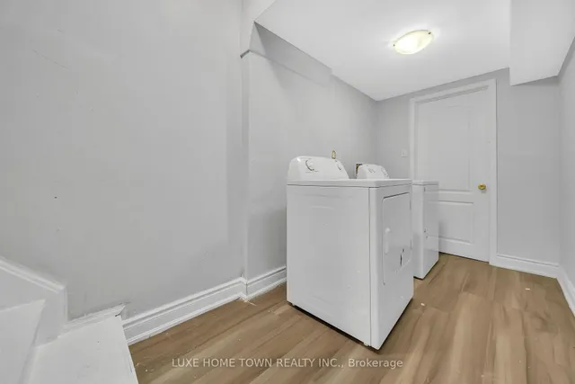 Additional image 30 of 33 Hybrid St