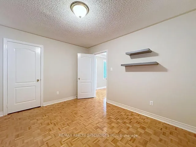 Additional image 34 of 9 Siesta Crt