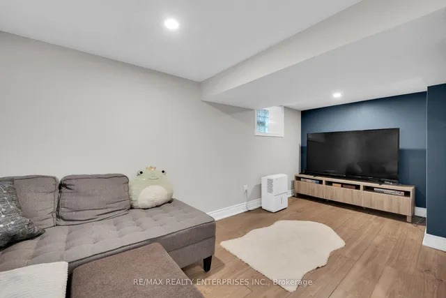 Additional image 31 of 67 Kensington Ave