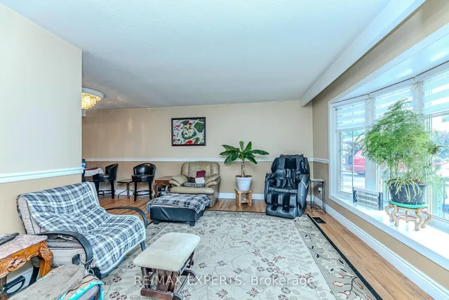 Additional image 5 of 8 EASTON Pl