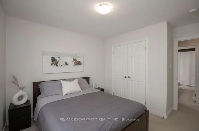 Additional image 32 of 69 Winslow Way