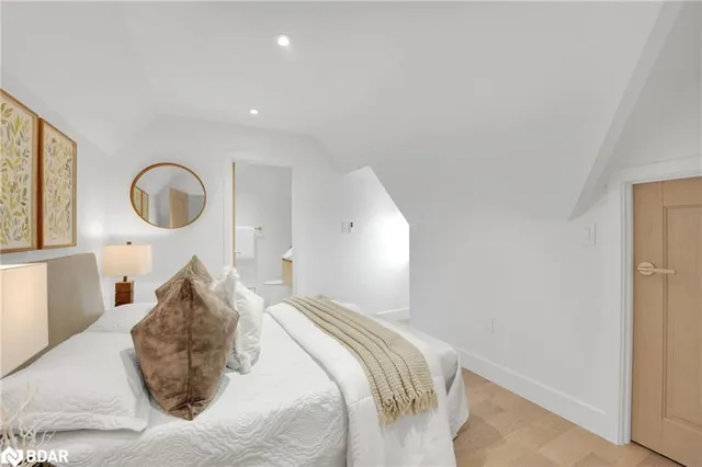 Additional image 34 of 977 Unsworth Ave