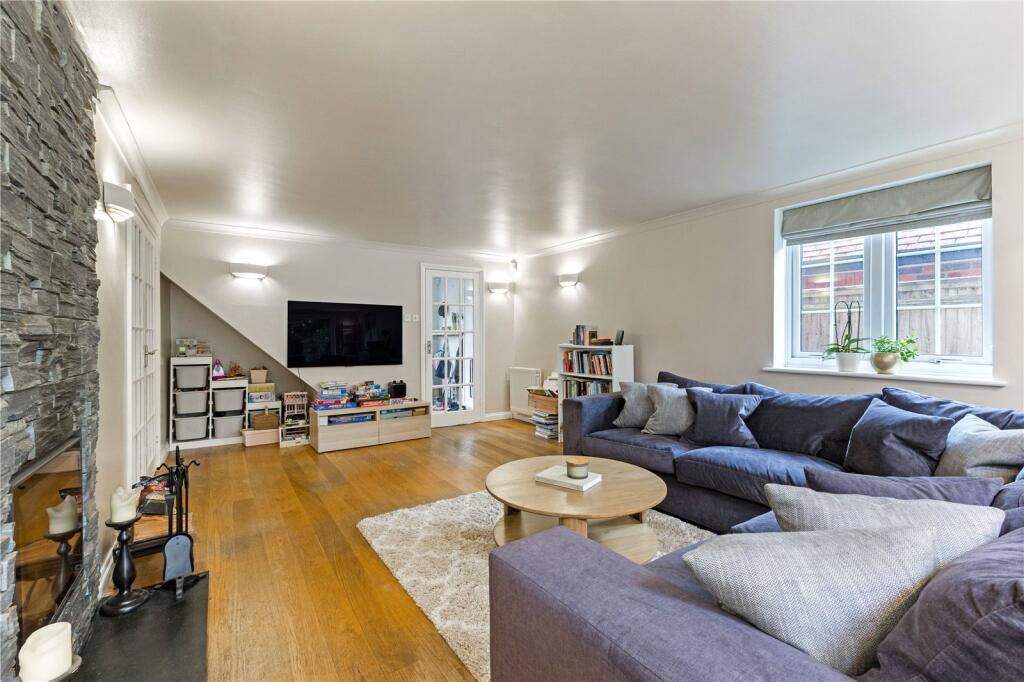 Additional image 21 of Gainsborough Avenue, St. Albans, Herts, AL1