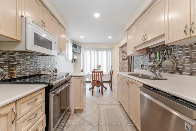 Additional image 12 of 833 Scollard Crt Unit 30