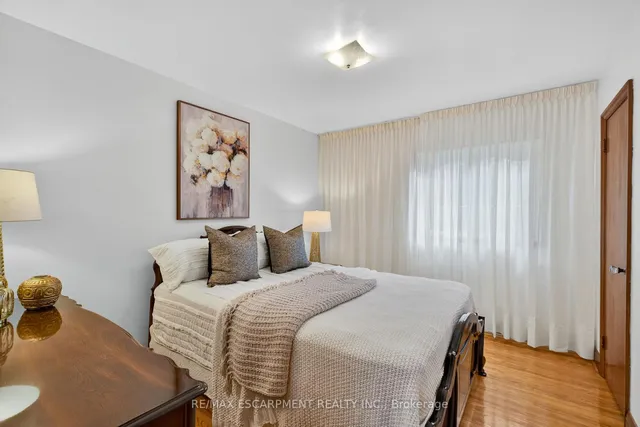 Additional image 16 of 961 Danforth Ave