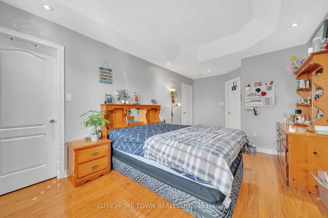 Additional image 23 of 33 Hybrid St