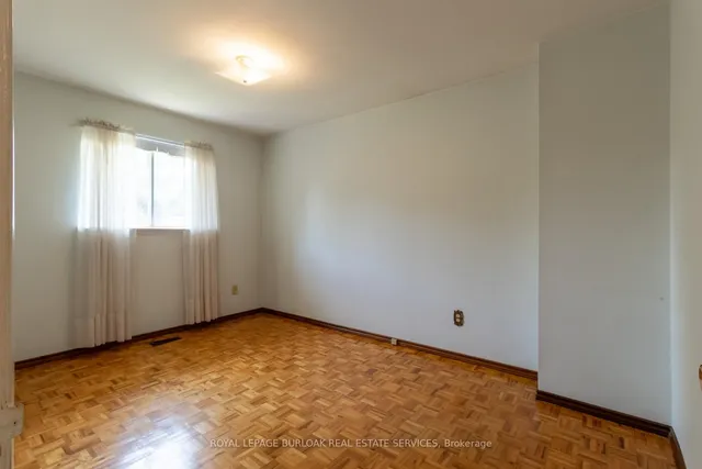 Additional image 15 of 3072 Parkgate Cres