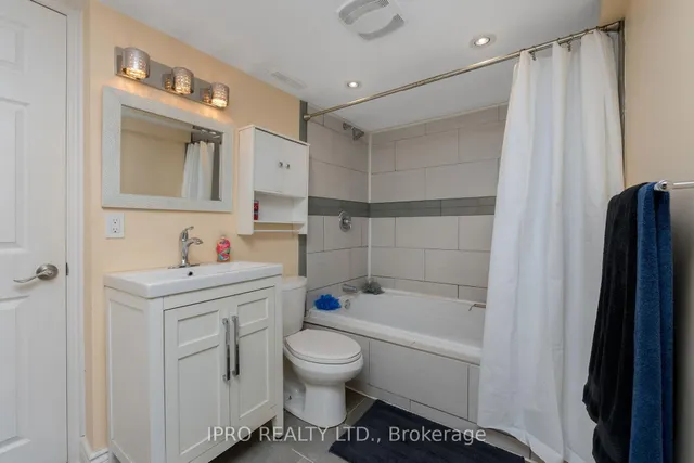 Additional image 42 of 256 Landsborough Ave