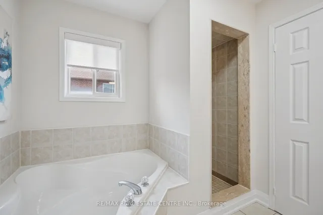 Additional image 25 of 39 Four Seasons Circ