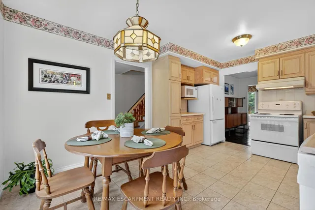 Additional image 11 of 3084 PARKGATE Cres