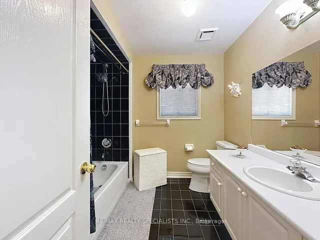 Additional image 38 of 9 Siesta Crt