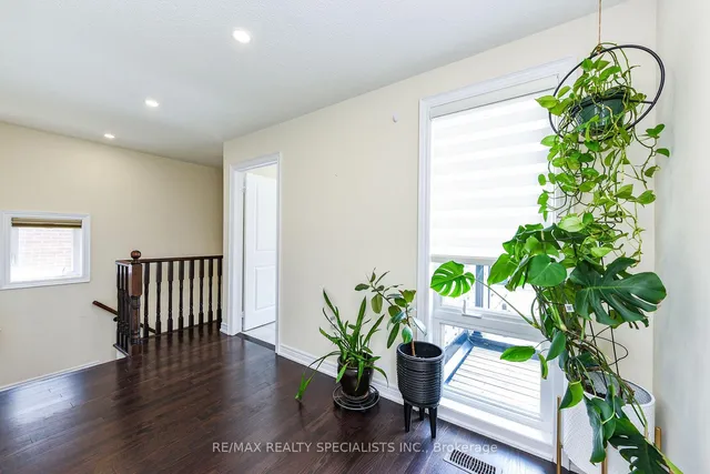 Additional image 20 of 27 Glacier Rd