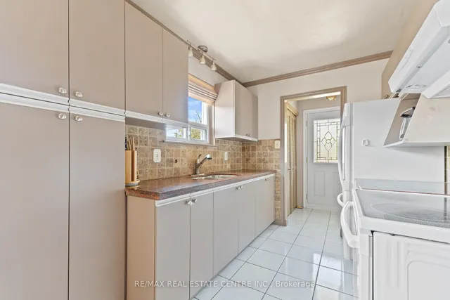 Additional image 13 of 48 Marblehead Cres