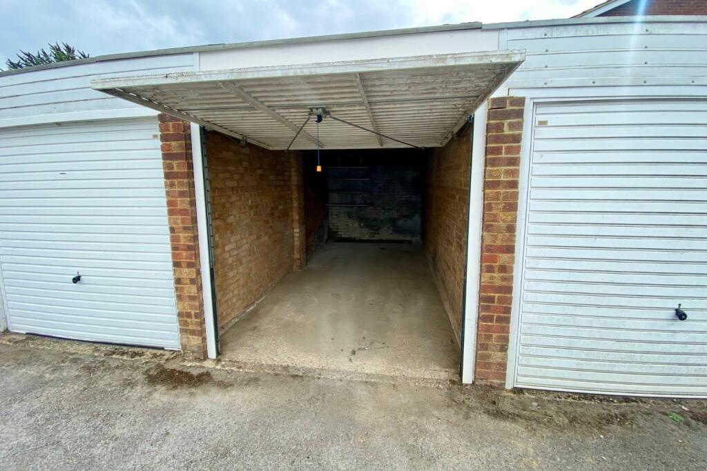 Additional image 5 of Ringway Road, Park Street, St. Albans, Hertfordshire, AL2