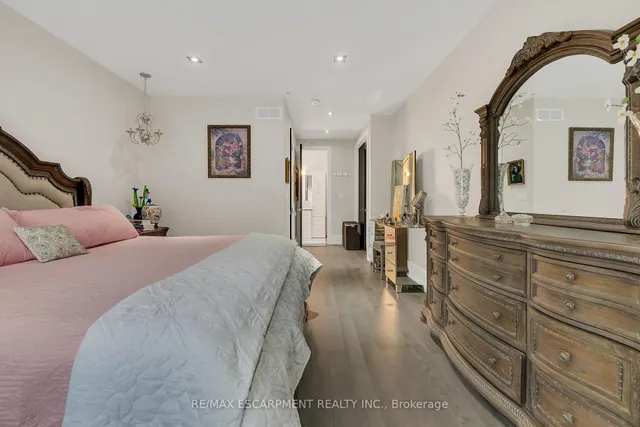 Additional image 31 of 1048 Dovercourt Ave