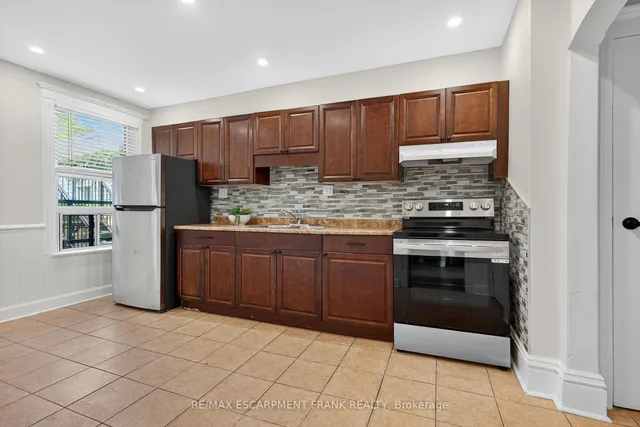 Additional image 8 of 84 RAY St