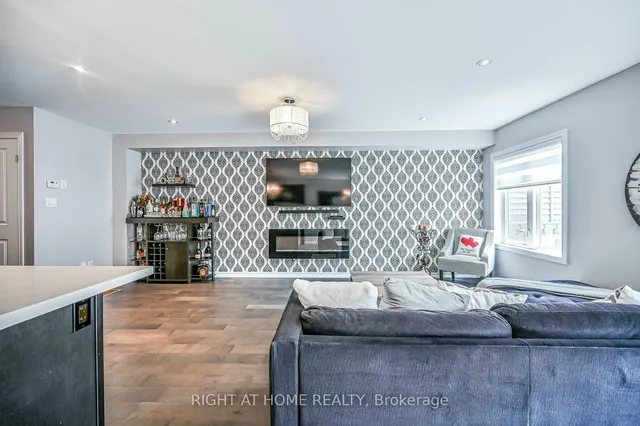 Additional image 19 of 95 Penny Lane