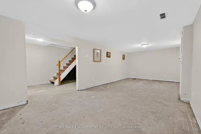 Additional image 34 of 3084 PARKGATE Cres