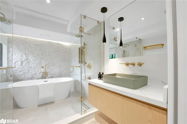 Additional image 25 of 977 Unsworth Ave