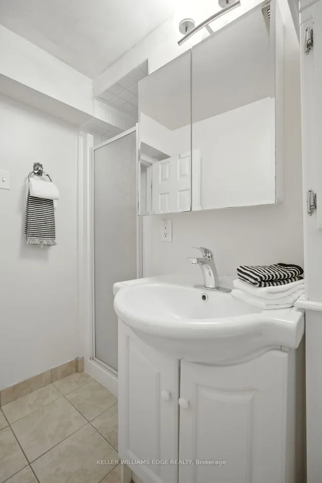 Additional image 36 of 618 Empress Cres