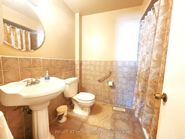 Additional image 16 of 627 Green Meadow Cres