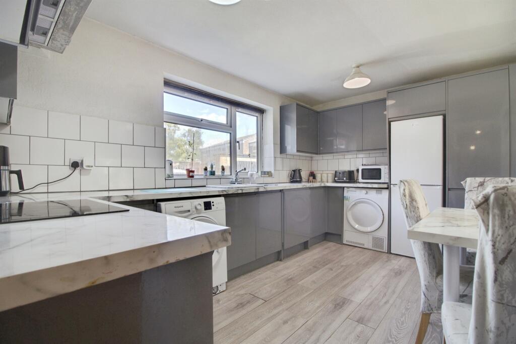 Additional image 8 of Hollyfield, HATFIELD