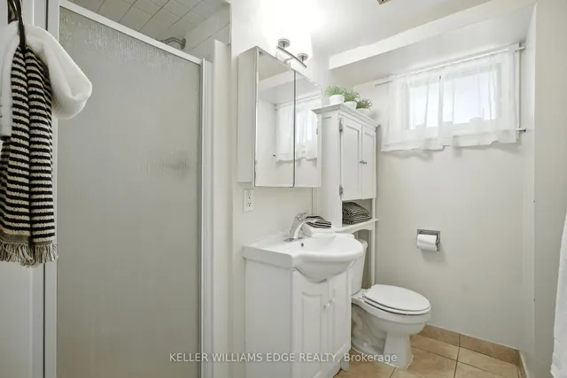 Additional image 35 of 618 Empress Cres