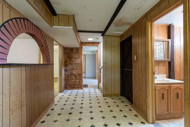 Additional image 23 of 3072 Parkgate Cres