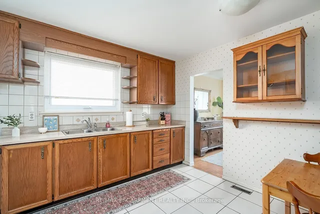 Additional image 8 of 652 Ardleigh Cres