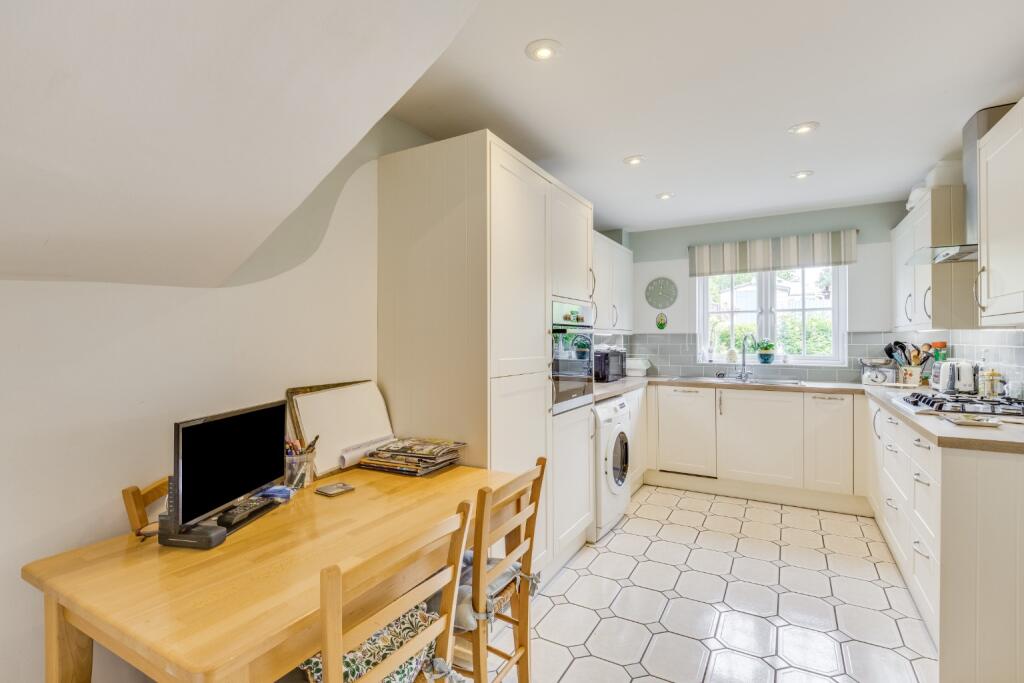 Additional image 6 of Welwyn Hall Gardens, Welwyn, Hertfordshire, AL6 9LF