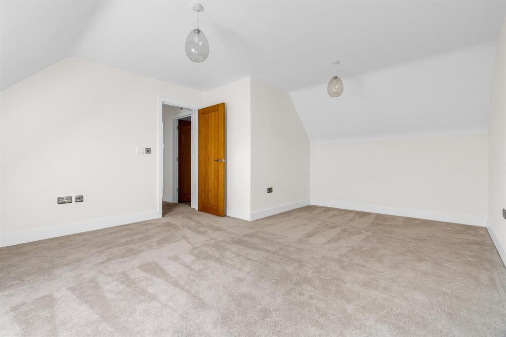 Additional image 32 of Rabley Heath Road, Welwyn