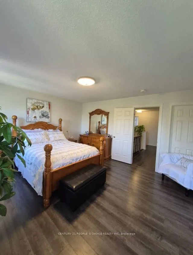 Additional image 36 of 71 Riverwalk Dr