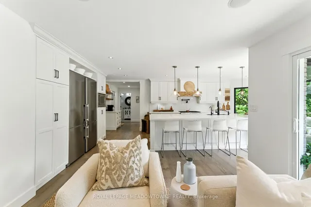 Additional image 12 of 18 Vanstraalen St