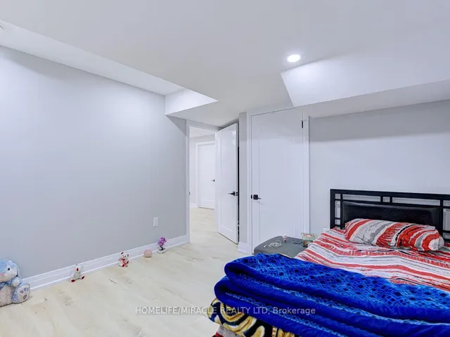 Additional image 42 of 8 Jenwood Cres