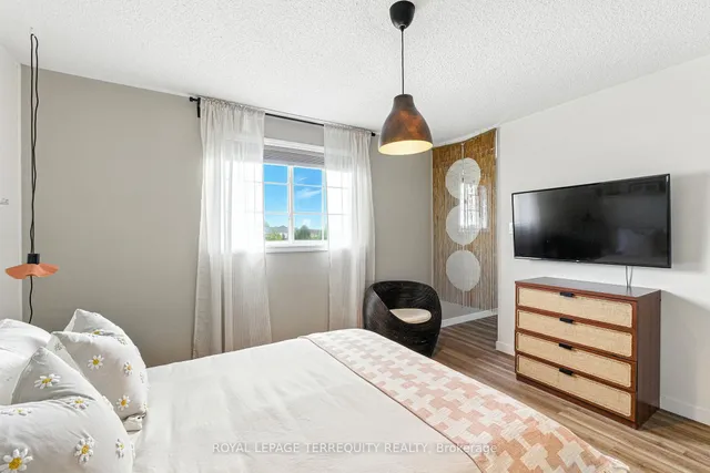 Additional image 25 of 1117 Riddell Cres