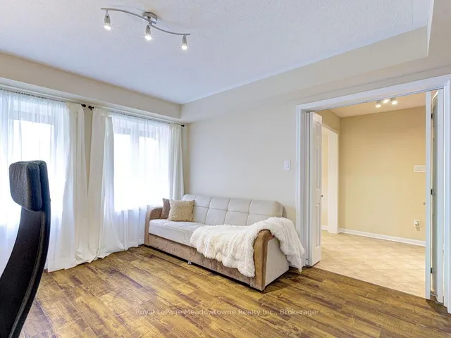 Additional image 11 of 220 Magurn Gate