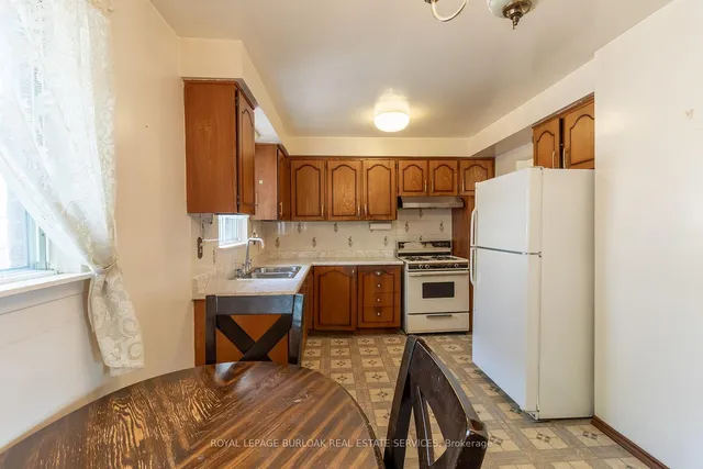 Additional image 5 of 3072 Parkgate Cres