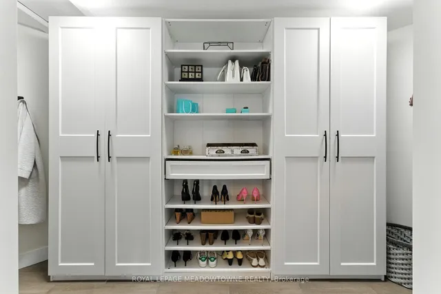 Additional image 23 of 18 Vanstraalen St