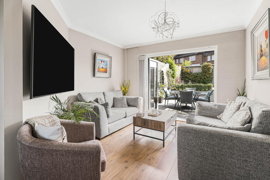 Additional image 2 of Saxon Close, Harpenden, AL5