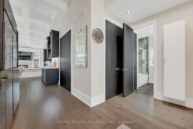 Additional image 8 of 1048 Dovercourt Ave