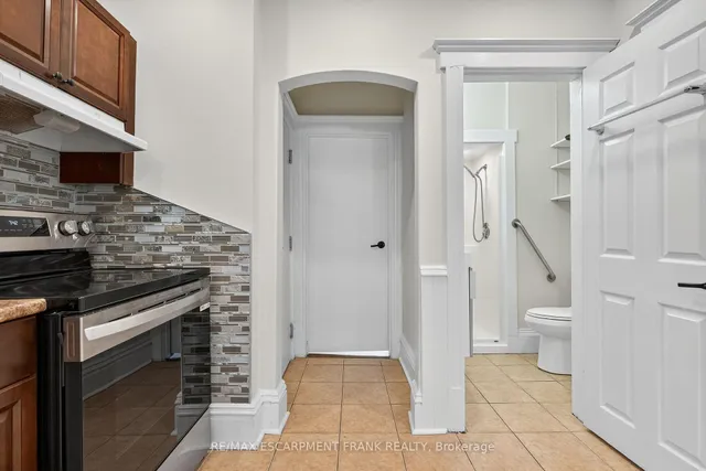 Additional image 7 of 84 RAY St