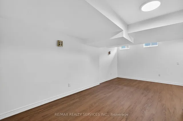 Additional image 15 of 18 Fishing Cres