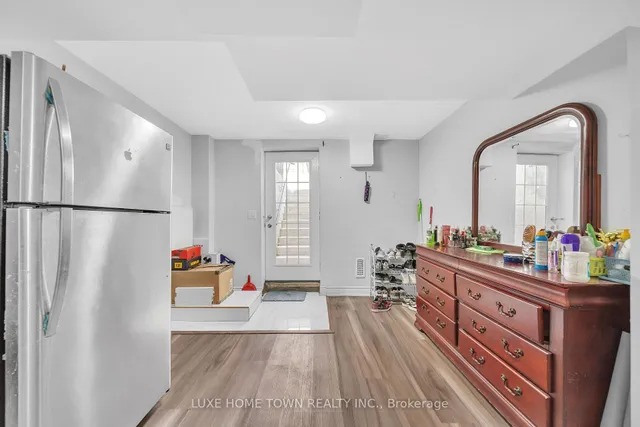 Additional image 33 of 33 Hybrid St