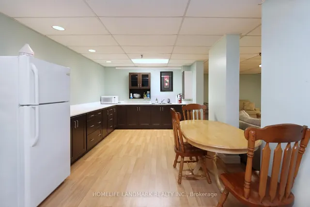 Additional image 12 of 1300 Marlborough Crt Unit 136