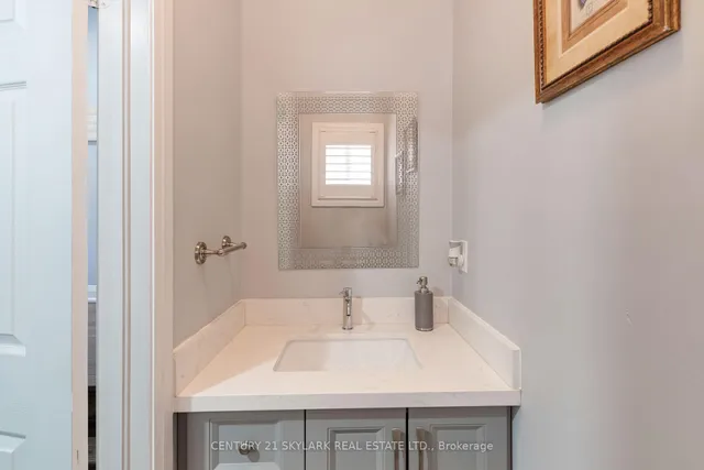 Additional image 19 of 26 Windswept Tr