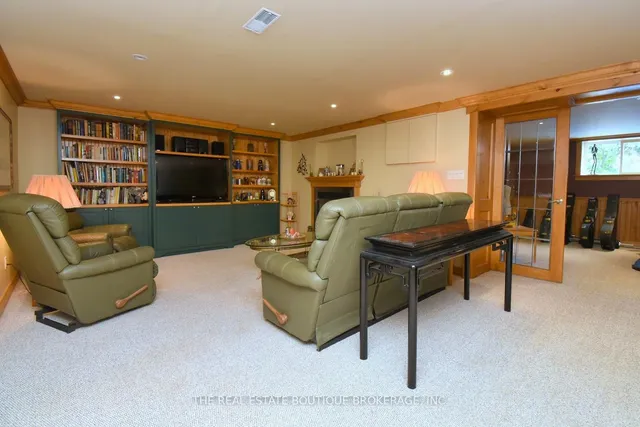 Additional image 36 of 4131 Lorraine Cres
